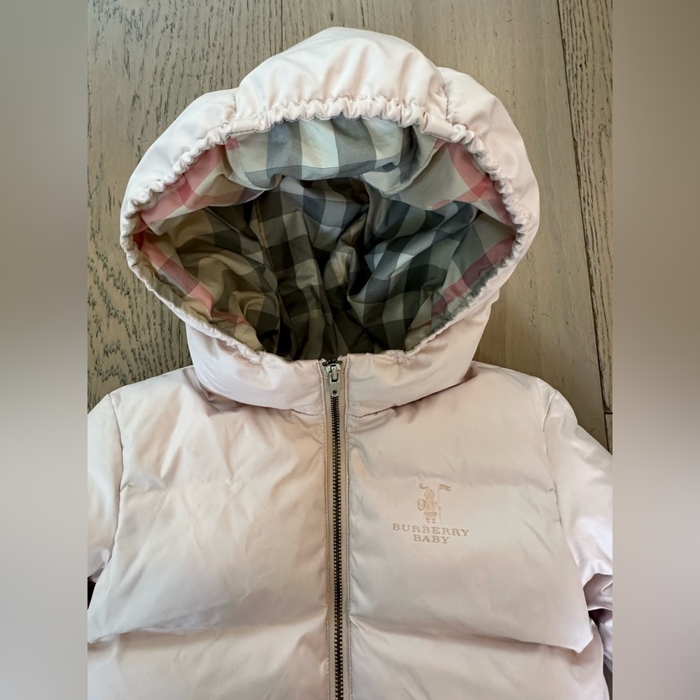 Burberry Light Pink Hooded Puffer Jacket with Check Lining - Picture 3 of 4